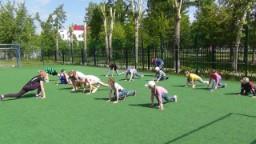 http://social.admnsk.ru/SiteKCSON/nadezhda/DocLib2/futbolnoe_pole.jpg